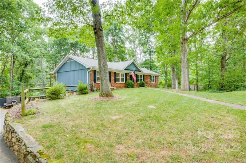 Property image 3 at 20 Brushwood Road, Asheville, NC 28804