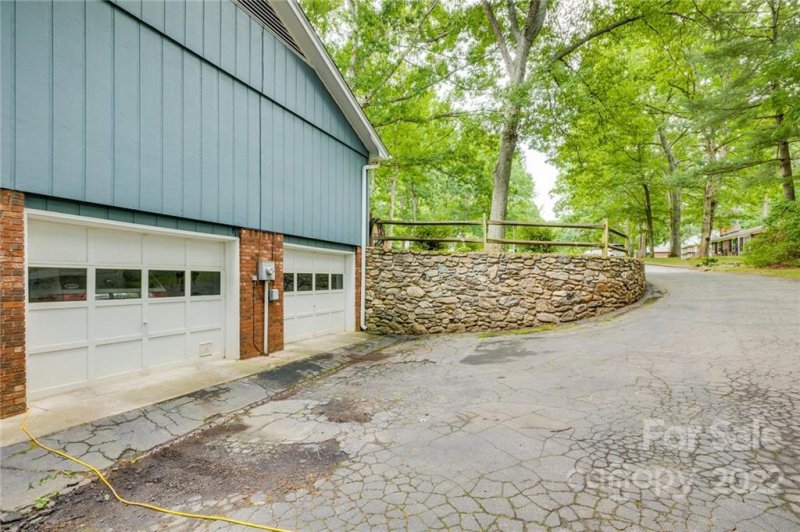 Property image 4 at 20 Brushwood Road, Asheville, NC 28804