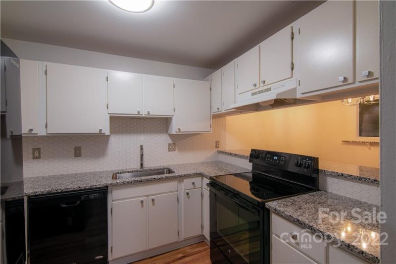 Property image 4 at 1605 Merry Oaks Road, Charlotte, NC 28205