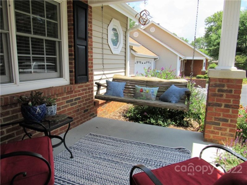 Property image 5 at 1056 Saddlebrook Drive, Hendersonville, NC 28739