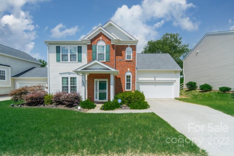 Property image 2 at 8236 Rolling Meadows Lane, Huntersville, NC 28078