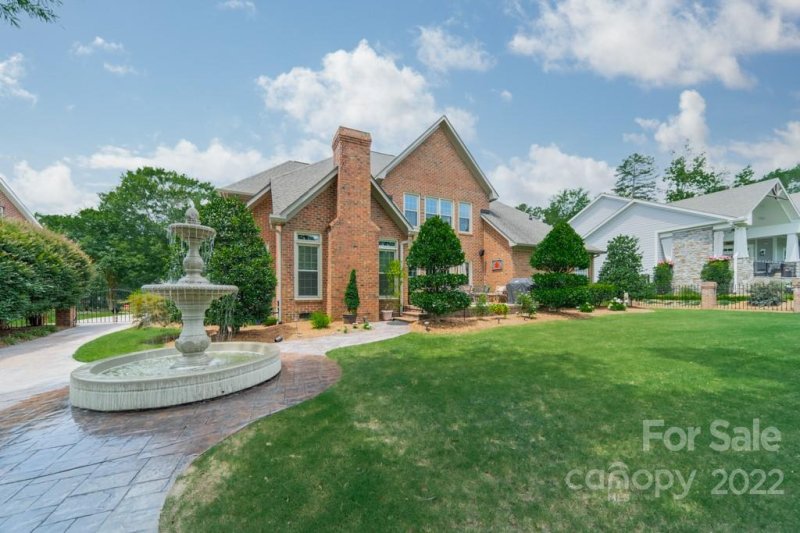 Property image 2 at 814 Pine Forest Road, Charlotte, NC 28214