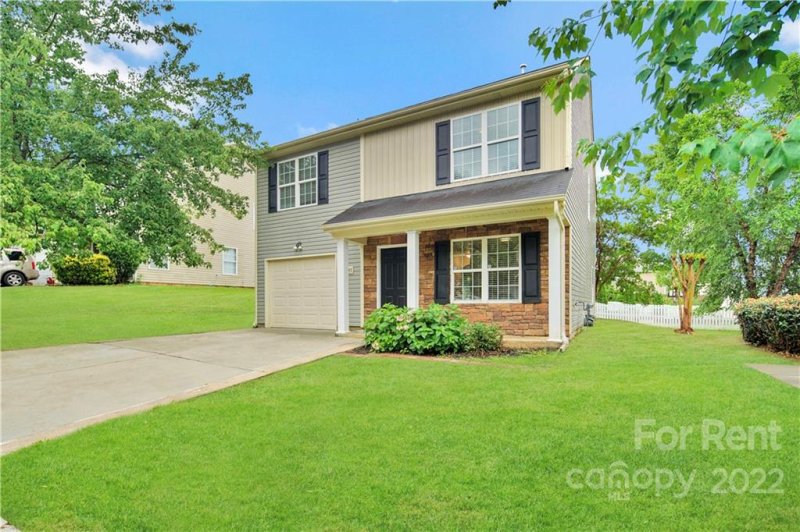 Property image 2 at 6843 Squirrels Foot Court, Charlotte, NC 28217