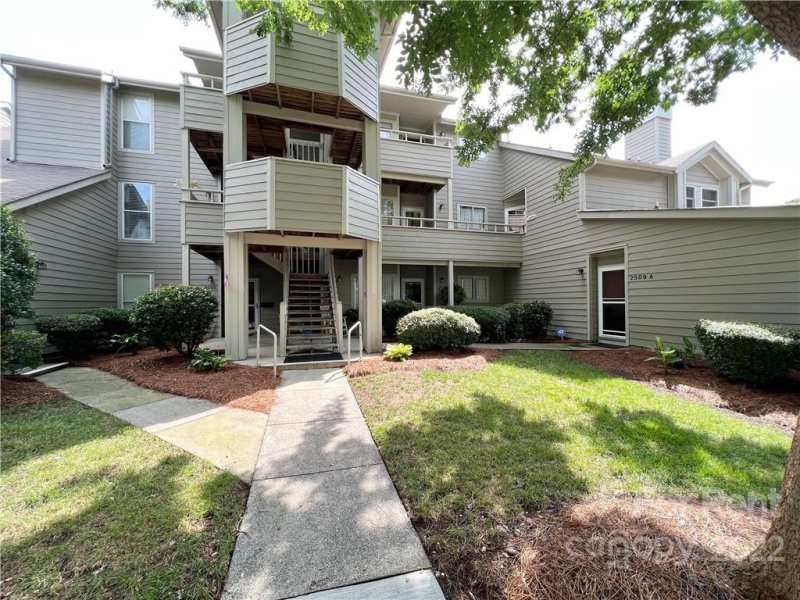 Property image 2 at 2509 Stockbridge Drive, Charlotte, NC 28210