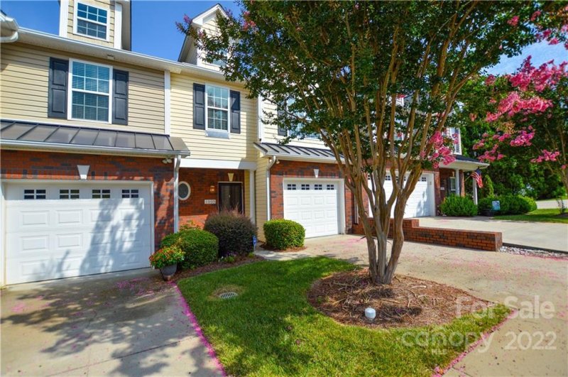 Property image 2 at 1995 Talbot Lane, Hickory, NC 28602