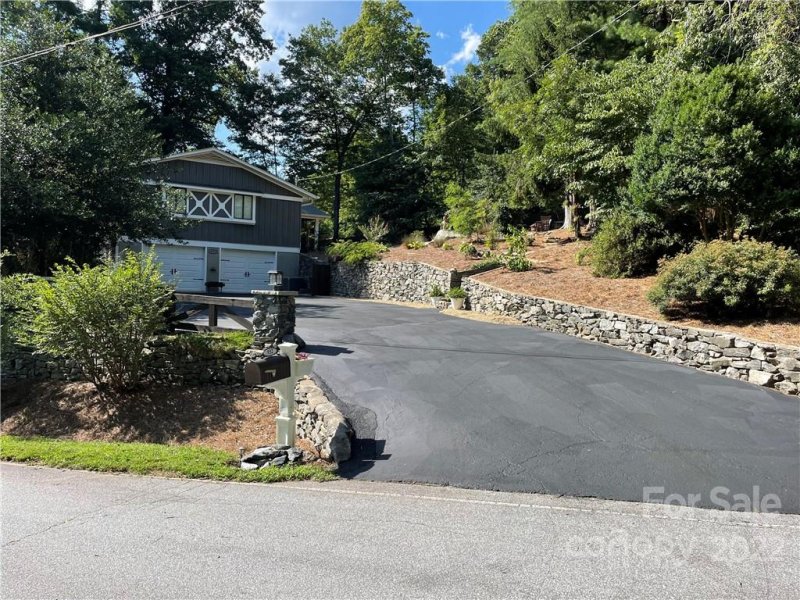 Property image 5 at 932 Toxaway Drive, Hendersonville, NC 28791