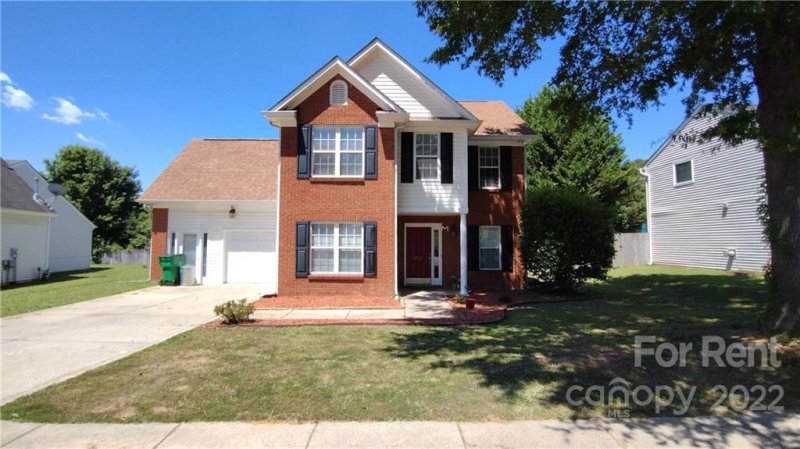Property image 2 at 4731 Fox Thorne Drive, Charlotte, NC 28216