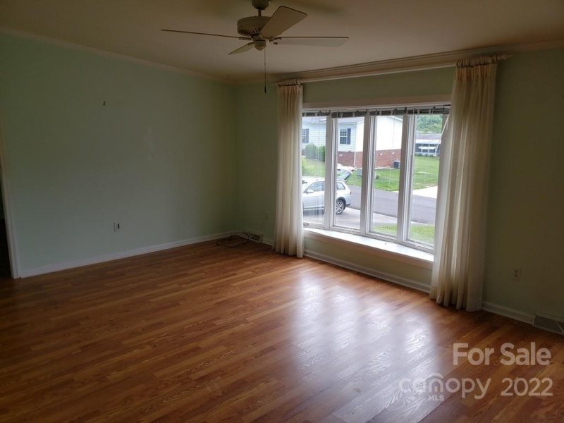 Property image 3 at 3 N Howard Lane, Hendersonville, NC 28792