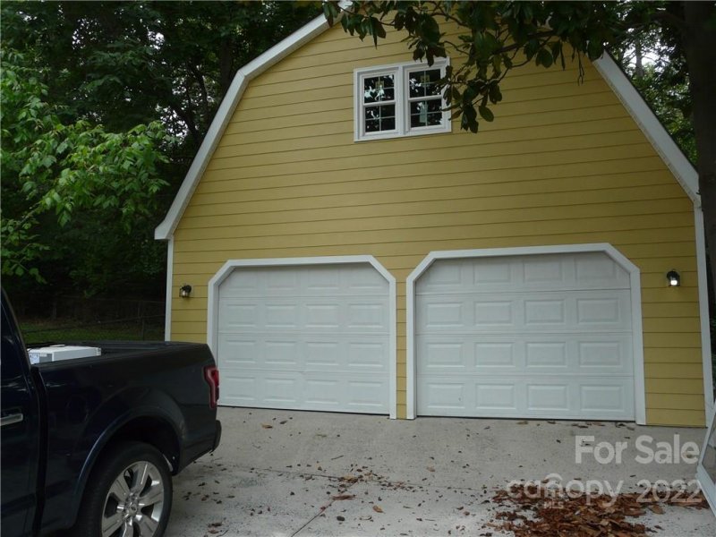 Property image 2 at 7628 Meadowdale Lane, Charlotte, NC 28212