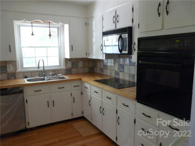 Property image 3 at 7628 Meadowdale Lane, Charlotte, NC 28212