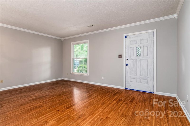 Property image 3 at 7530 Shadowcrest Drive, Charlotte, NC 28217