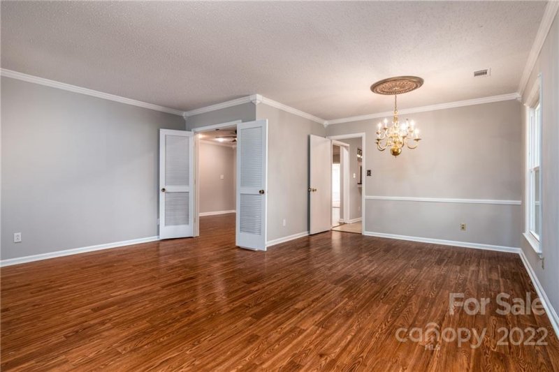 Property image 4 at 7530 Shadowcrest Drive, Charlotte, NC 28217