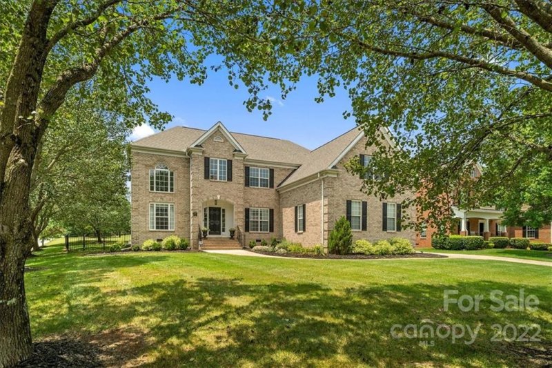 Property image 2 at 6103 Four Wood Drive, Matthews, NC 28104