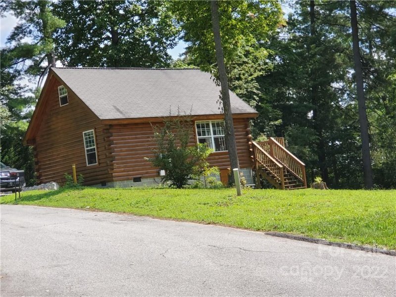 Property image 2 at 8 Summit Circle, Hendersonville, NC 28739