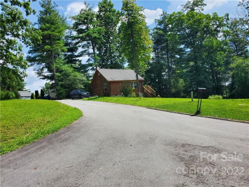 Property image 3 at 8 Summit Circle, Hendersonville, NC 28739
