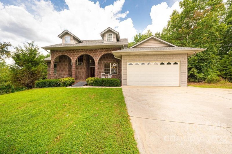 Property image 3 at 6389 Mountainside Drive, Hickory, NC 28601