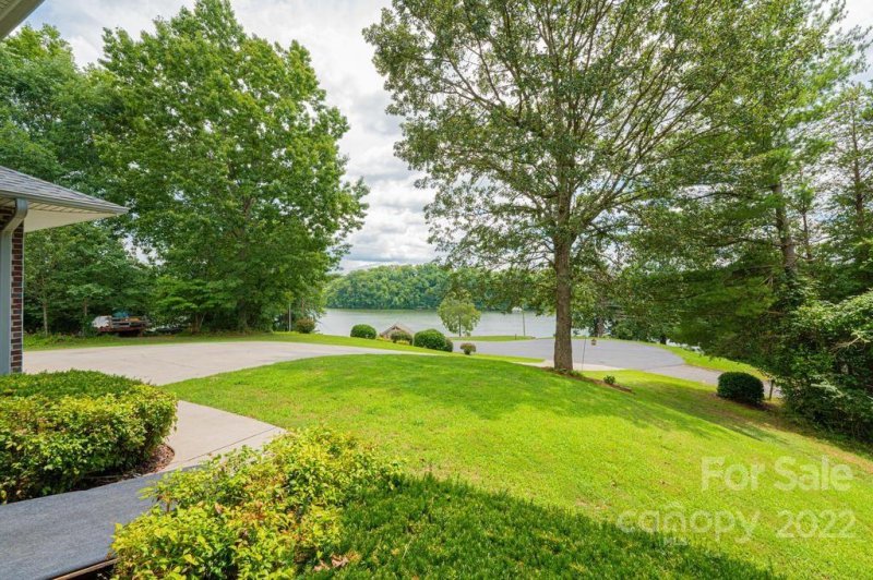 Property image 4 at 6389 Mountainside Drive, Hickory, NC 28601
