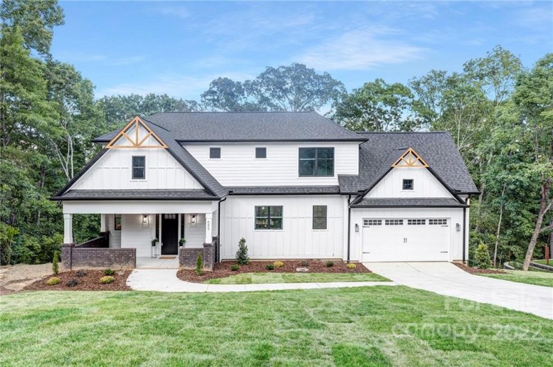 685 Knollcrest Drive