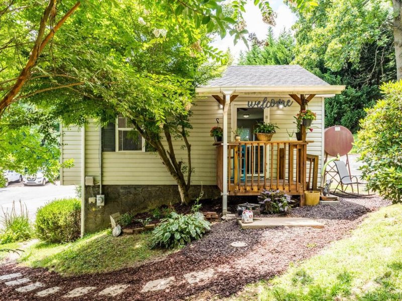 Property image 2 at 157 Druid Drive, Asheville, NC 28806