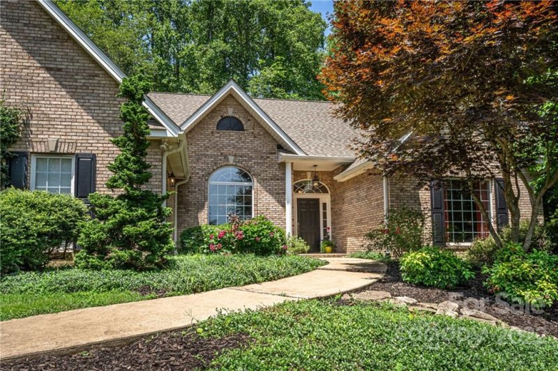 Property image 3 at 741 N Sunlight Ridge Court, Hendersonville, NC 28792