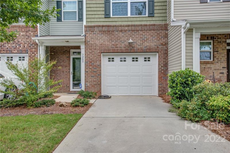 Property image 2 at 3205 Yarmouth Lane, Gastonia, NC 28056