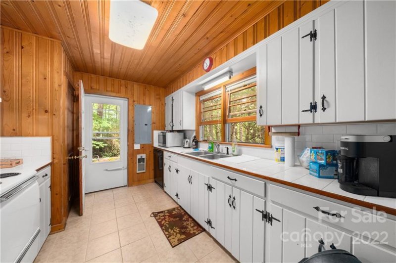 Property image 4 at 140 Dogwood Drive, Maggie Valley, NC 28751