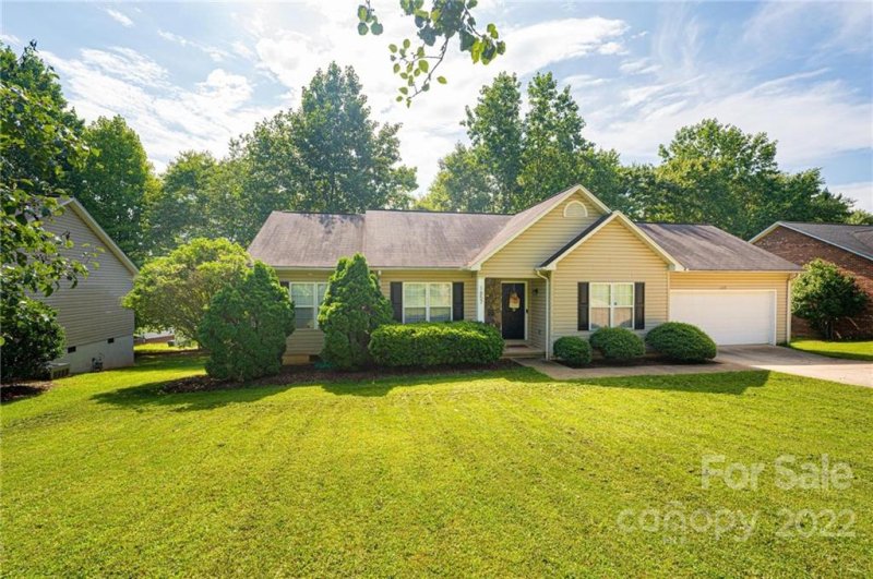 Property image 3 at 1657 6th Street, Hickory, NC 28602