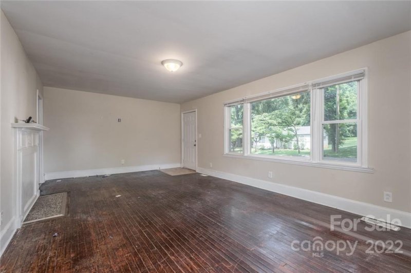 Property image 4 at 720 Tennyson Drive, Charlotte, NC 28208