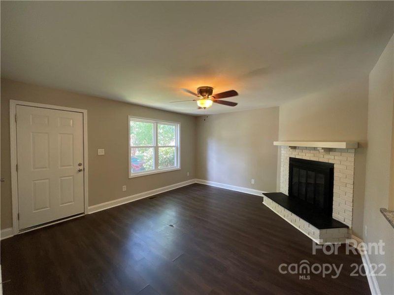 Property image 3 at 313 Newburg Lane, Matthews, NC 28105