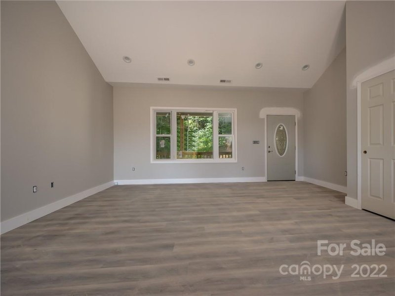 Property image 3 at 39 Hamilton Acres Drive, Hendersonville, NC 28791