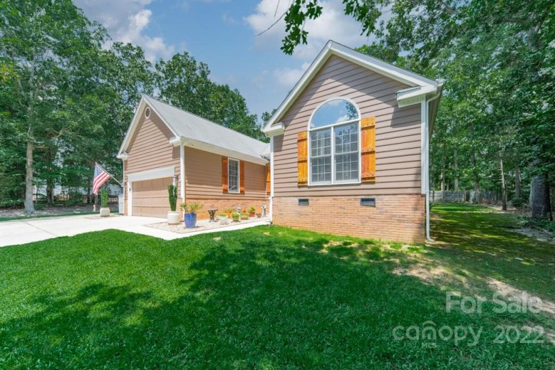 Property image 2 at 8262 Hunley Ridge Road, Matthews, NC 28104