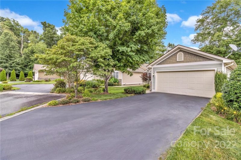 Property image 3 at 20 E Fairway View Court, Etowah, NC 28729