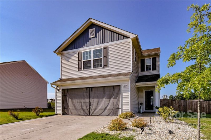 1225 Standing Oak Drive