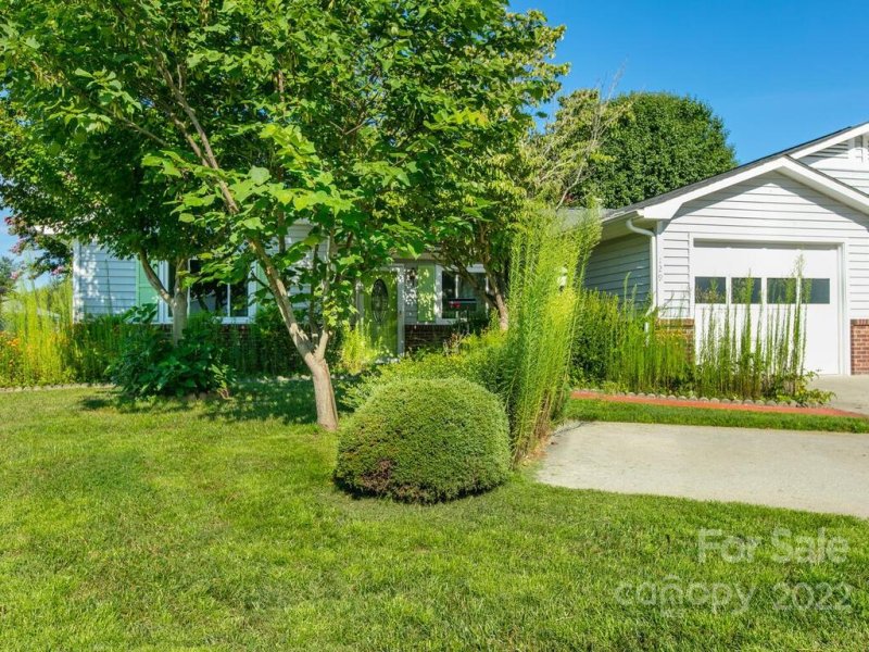 Property image 5 at 129 Derbyshire Drive, Hendersonville, NC 28792