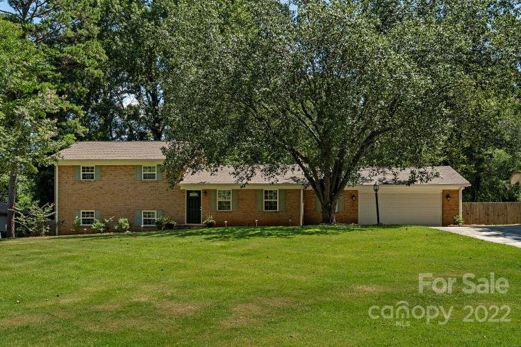 2134 Poinsett Drive