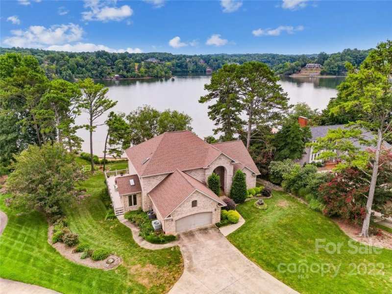 736 Wood Hollow Road