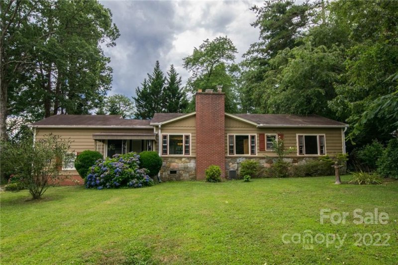 Property image 2 at 516 Higate Road, Hendersonville, NC 28791