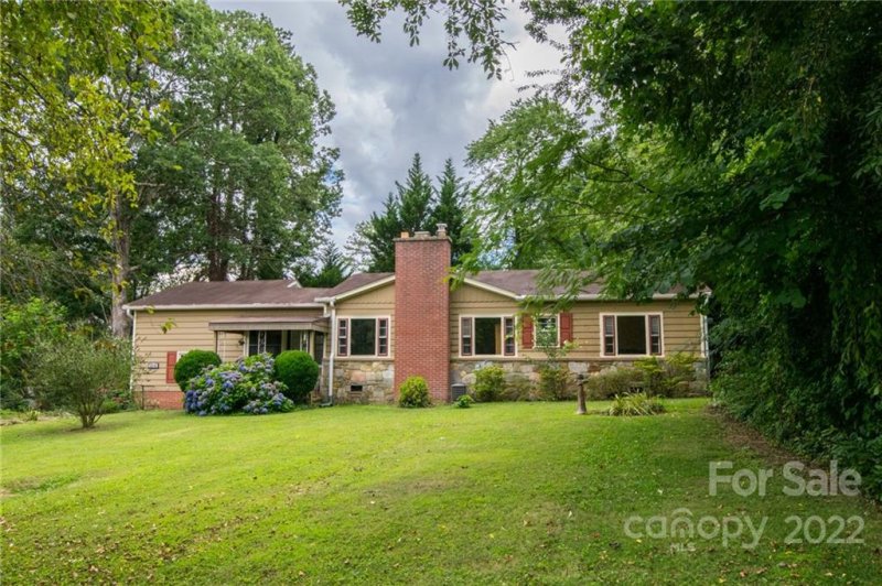 Property image 4 at 516 Higate Road, Hendersonville, NC 28791