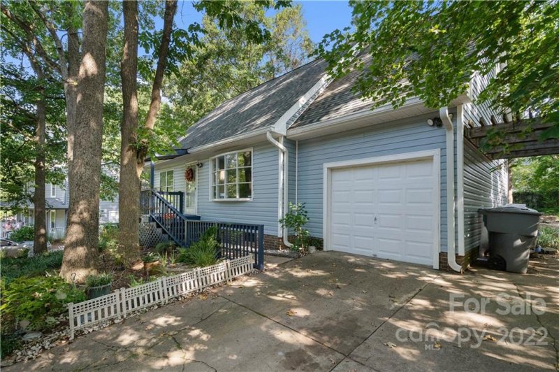 Property image 2 at 1922 Crooked Creek Drive, Charlotte, NC 28214