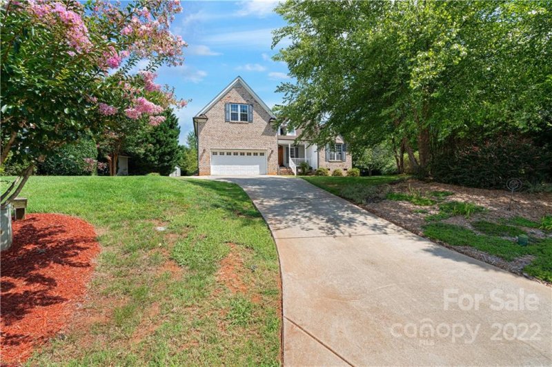 Property image 2 at 14807 Middlesborough Drive, Matthews, NC 28104