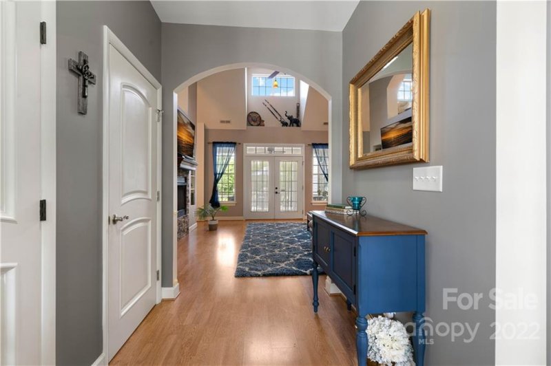 Property image 3 at 14807 Middlesborough Drive, Matthews, NC 28104