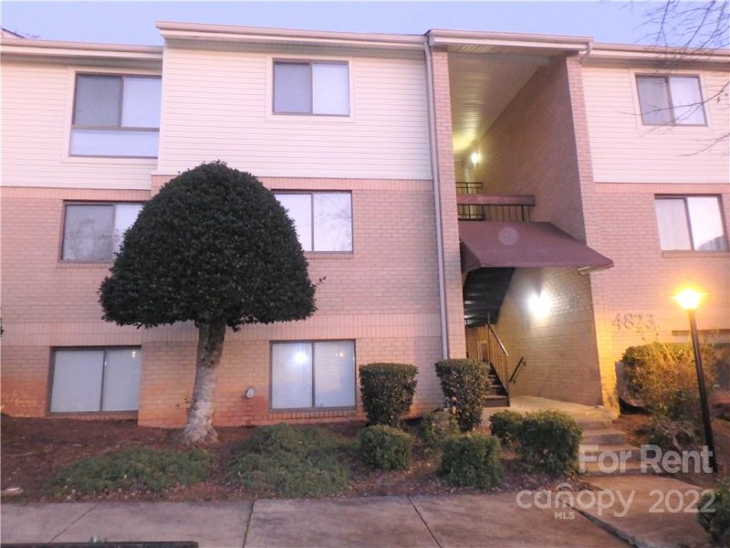 Property image 2 at 4823 Spring Lake Drive, Charlotte, NC 28212