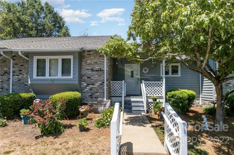 1402 Wellington Hills Circle