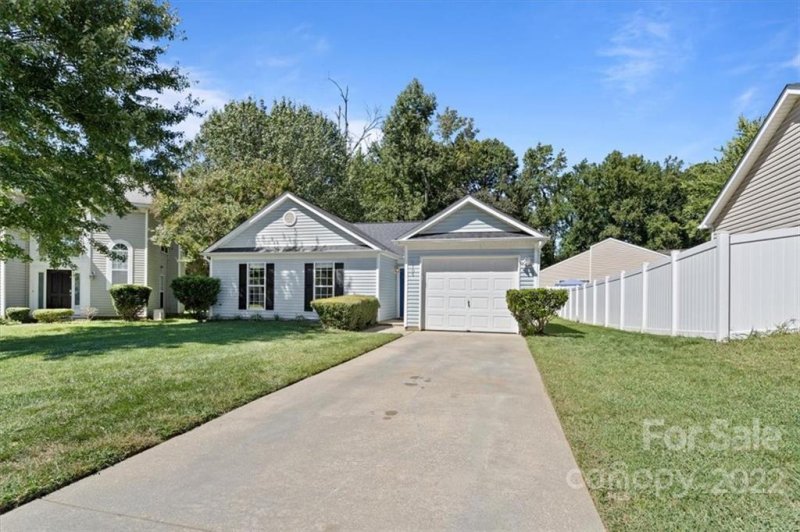 Property image 2 at 9105 Mentmore Court, Charlotte, NC 28216