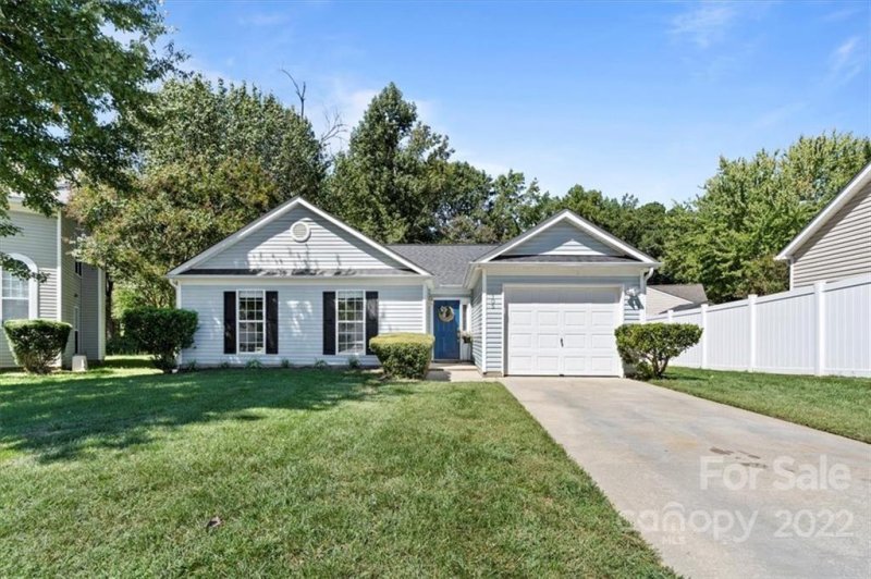 Property image 3 at 9105 Mentmore Court, Charlotte, NC 28216