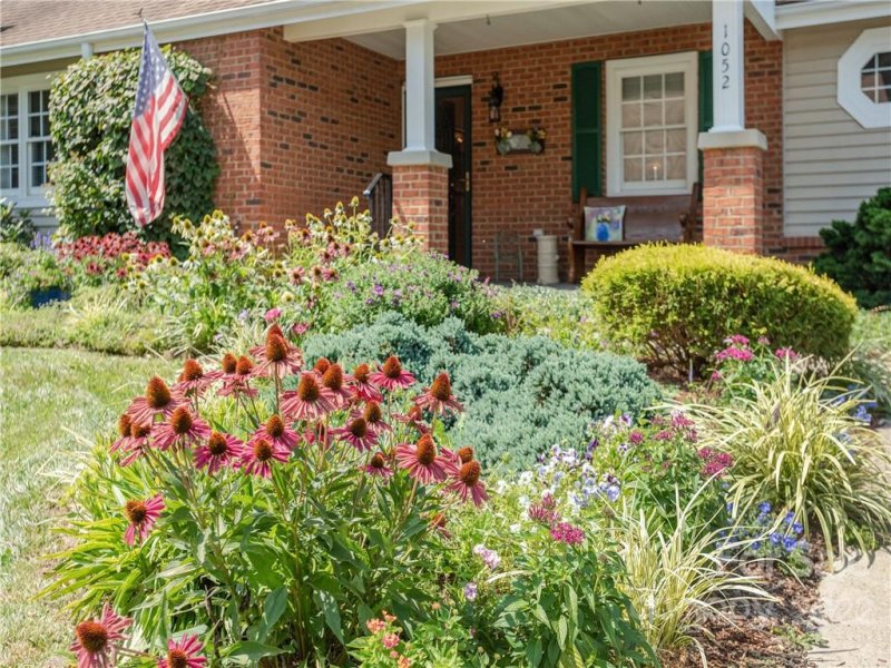 Property image 4 at 1052 Saddlebrook Drive, Hendersonville, NC 28739