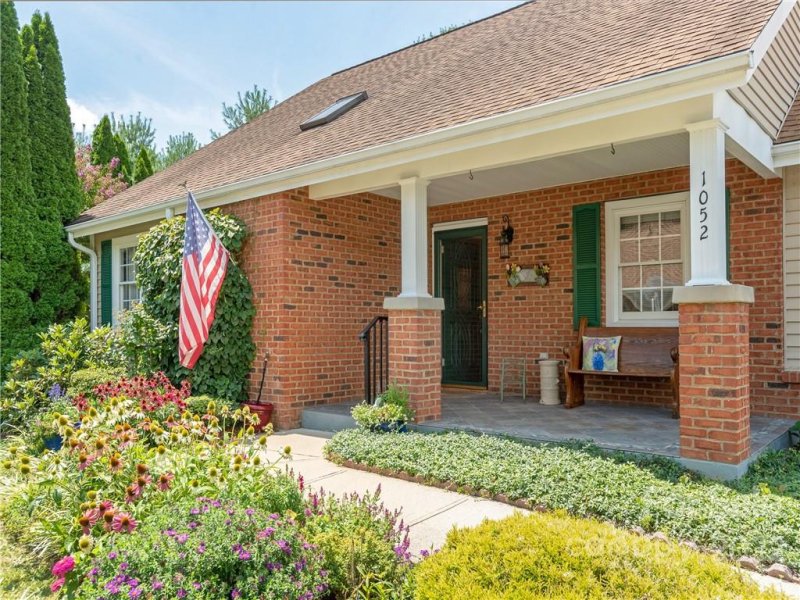 Property image 5 at 1052 Saddlebrook Drive, Hendersonville, NC 28739