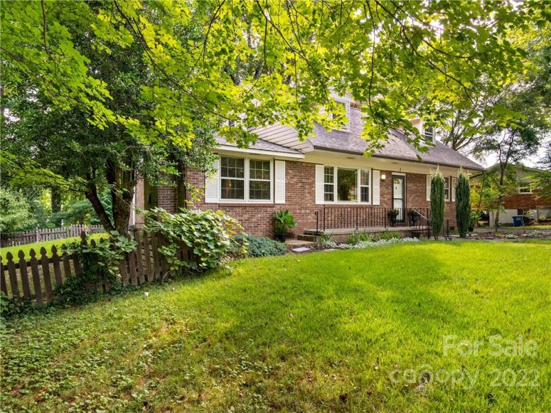 Property image 3 at 2 Summit Drive, Arden, NC 28704