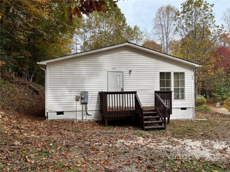 Property image 3 at 426 Hidden Valley Drive, Hendersonville, NC 28739