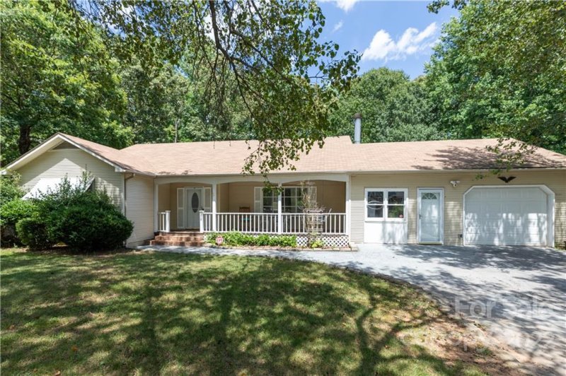 Property image 2 at 316 Swamp Fox Drive, Fort Mill, SC 29715